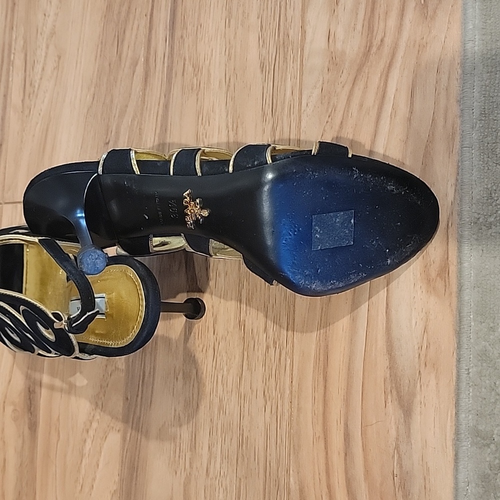 Prada gold and black leather heels - Picture 5 of 6